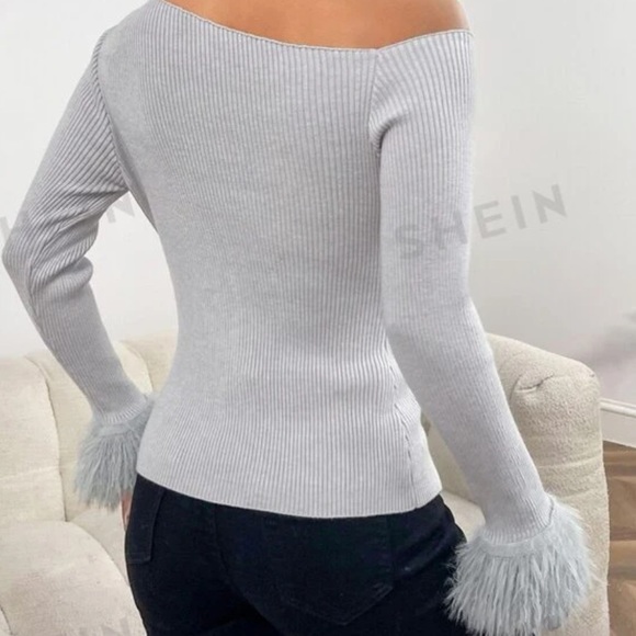 NWOT-Shein Feather Top - Picture 2 of 6